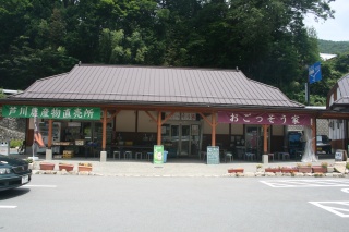 삨